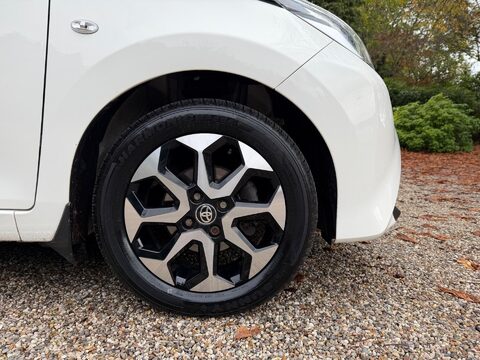 Toyota Aygo 1.0 VVT-i x-plore Euro 6 5dr 33