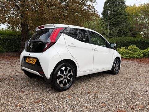 Toyota Aygo 1.0 VVT-i x-plore Euro 6 5dr 9