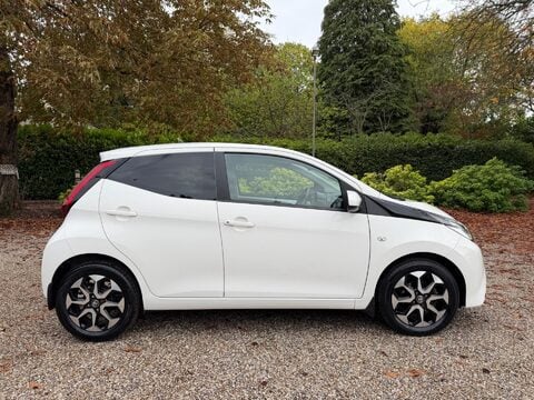 Toyota Aygo 1.0 VVT-i x-plore Euro 6 5dr 8