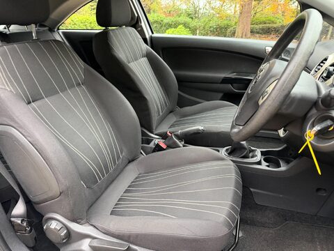 Vauxhall Corsa 1.2i 16v Club 3dr 9