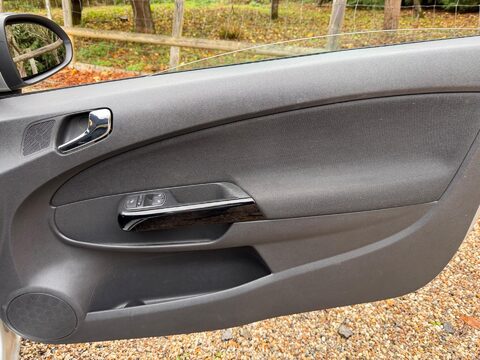 Vauxhall Corsa 1.2i 16v Club 3dr 16