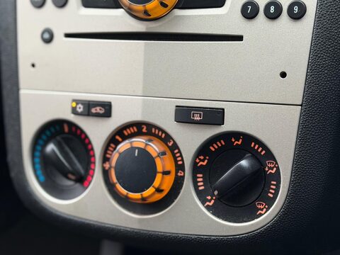 Vauxhall Corsa 1.2i 16v Club 3dr 13