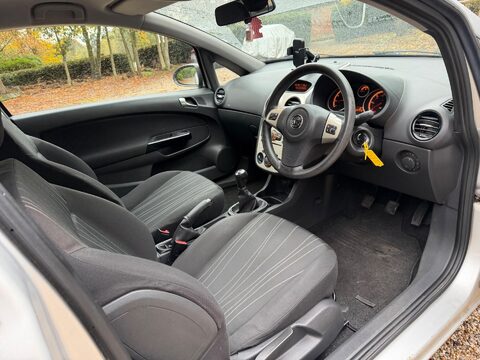 Vauxhall Corsa 1.2i 16v Club 3dr 10