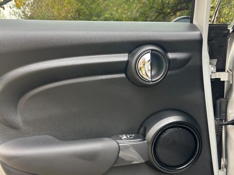 Mini Hatch 1.5 Cooper Sport Steptronic Euro 6 (s/s) 5dr 31