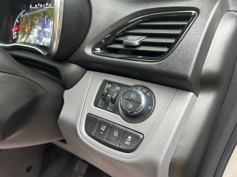 Vauxhall Viva 1.0i SL Euro 6 5dr 29