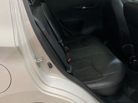 Vauxhall Viva 1.0i SL Euro 6 5dr 8