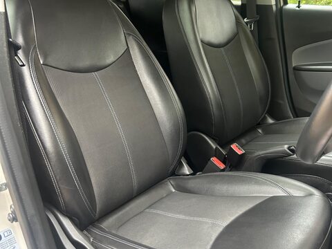 Vauxhall Viva 1.0i SL Euro 6 5dr 28