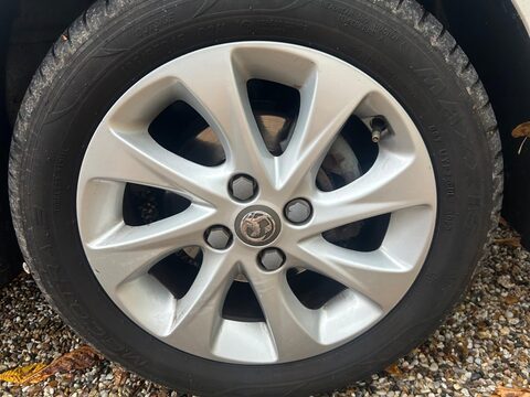 Vauxhall Viva 1.0i SL Euro 6 5dr 36