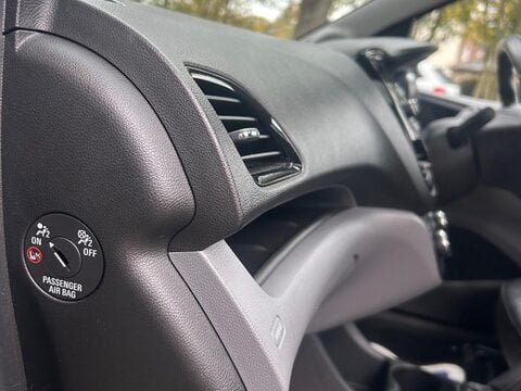 Vauxhall Viva 1.0i SL Euro 6 5dr 15