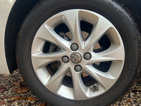 Vauxhall Viva 1.0i SL Euro 6 5dr 35