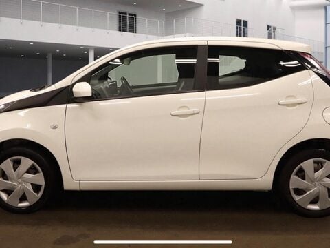 Toyota Aygo 1.0 VVT-i x-play Euro 6 5dr 4