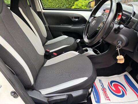 Toyota Aygo 1.0 VVT-i x-play Euro 6 5dr 15