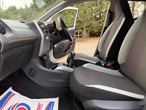 Toyota Aygo 1.0 VVT-i x-play Euro 6 5dr 30