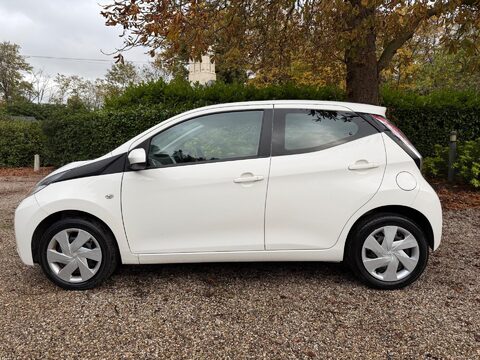 Toyota Aygo 1.0 VVT-i x-play Euro 6 5dr 5