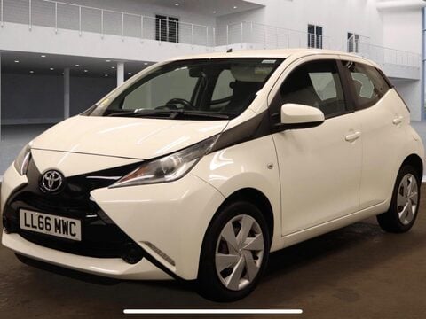 Toyota Aygo 1.0 VVT-i x-play Euro 6 5dr 2