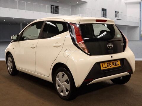 Toyota Aygo 1.0 VVT-i x-play Euro 6 5dr 3