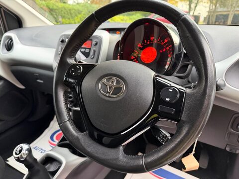 Toyota Aygo 1.0 VVT-i x-play Euro 6 5dr 29