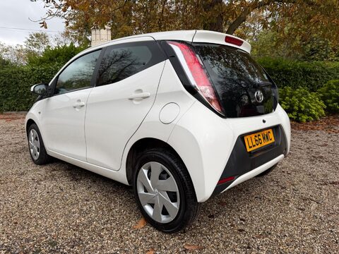 Toyota Aygo 1.0 VVT-i x-play Euro 6 5dr 4