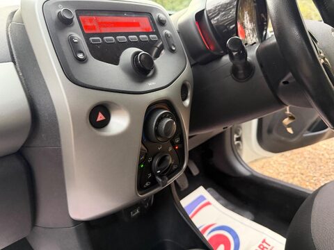 Toyota Aygo 1.0 VVT-i x-play Euro 6 5dr 11