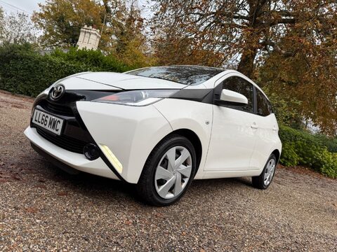Toyota Aygo 1.0 VVT-i x-play Euro 6 5dr 3