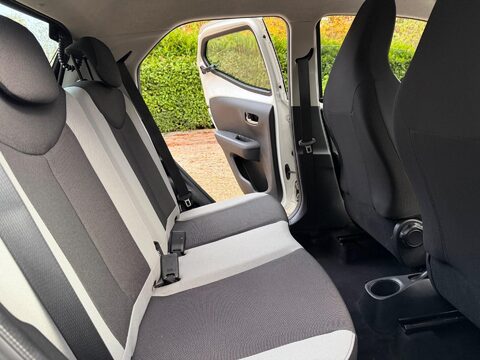 Toyota Aygo 1.0 VVT-i x-play Euro 6 5dr 17