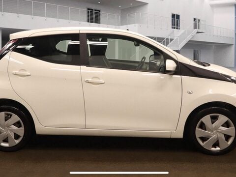 Toyota Aygo 1.0 VVT-i x-play Euro 6 5dr 5