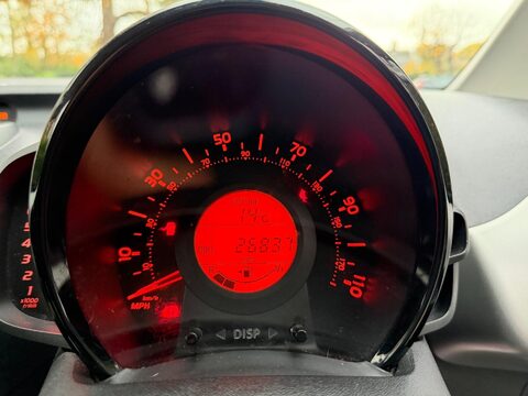 Toyota Aygo 1.0 VVT-i x-play Euro 6 5dr 27