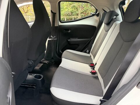 Toyota Aygo 1.0 VVT-i x-play Euro 6 5dr 19