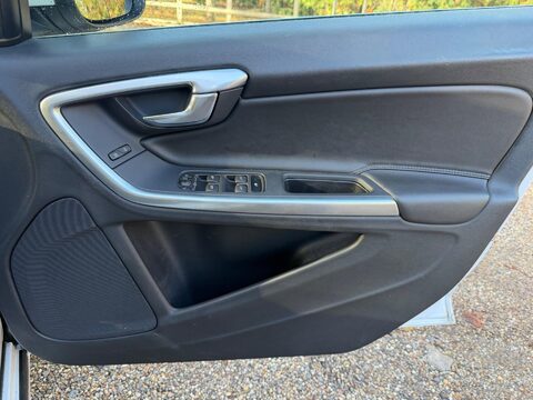 Volvo V60 2.0 T4 SE Nav Auto Euro 6 (s/s) 5dr 26