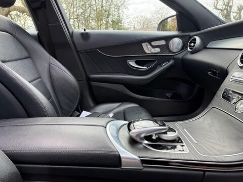 Mercedes-Benz C Class 2.1 C220d AMG Line (Premium Plus) 7G-Tronic+ Euro 6 (s/s) 4dr 29