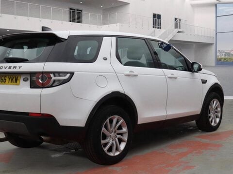 Land Rover Discovery Sport 2.0 TD4 SE Tech 4WD Euro 6 (s/s) 5dr 6