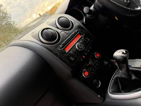 Nissan Qashqai 1.6 Acenta 2WD 5dr 25