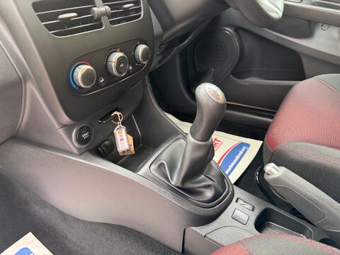 Renault Clio 1.2 16V Play Euro 6 5dr 9