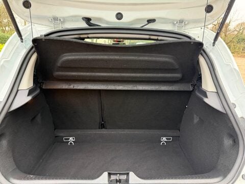 Renault Clio 0.9 TCe Iconic Euro 6 (s/s) 5dr 32