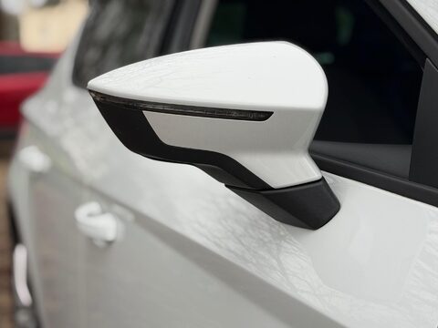 SEAT Leon 1.2 TSI SE Dynamic Technology Euro 6 (s/s) 5dr 3