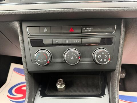 SEAT Leon 1.2 TSI SE Dynamic Technology Euro 6 (s/s) 5dr 24