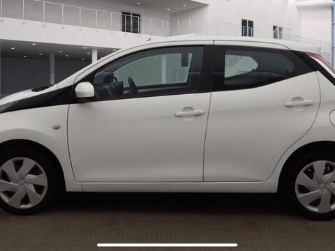 Toyota Aygo 1.0 VVT-i x-play Euro 6 5dr 4