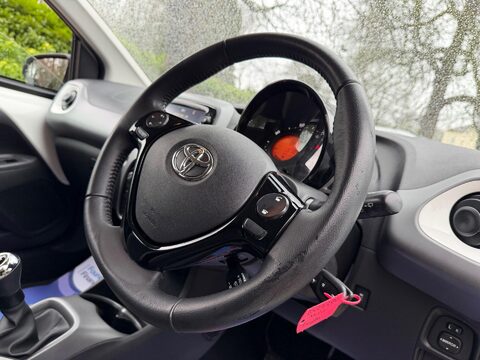 Toyota Aygo 1.0 VVT-i x-play Euro 6 5dr 35