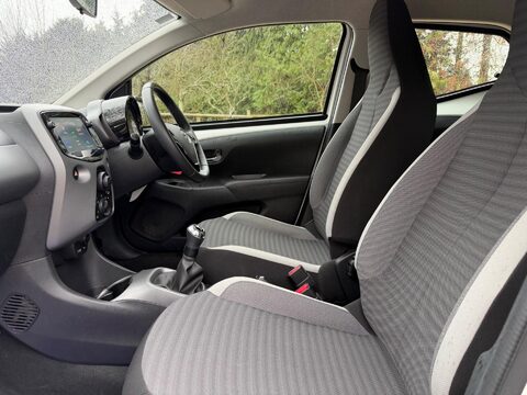 Toyota Aygo 1.0 VVT-i x-play Euro 6 5dr 37
