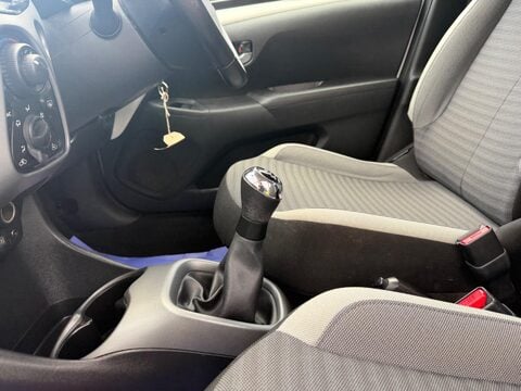 Toyota Aygo 1.0 VVT-i x-play Euro 6 5dr 29