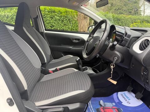 Toyota Aygo 1.0 VVT-i x-play Euro 6 5dr 9