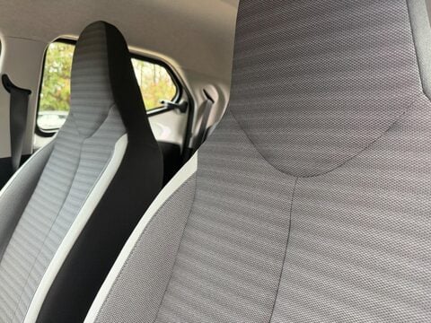 Toyota Aygo 1.0 VVT-i x-play Euro 6 5dr 28