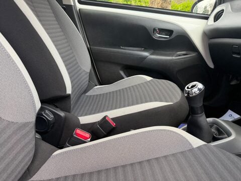 Toyota Aygo 1.0 VVT-i x-play Euro 6 5dr 31