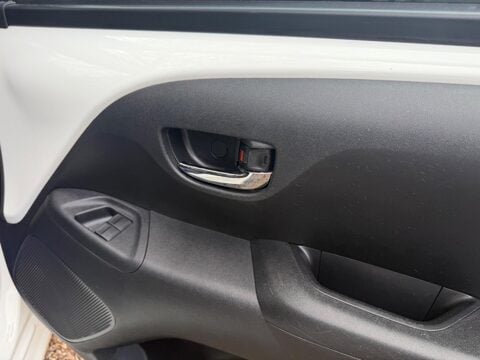 Toyota Aygo 1.0 VVT-i x-play Euro 6 5dr 17