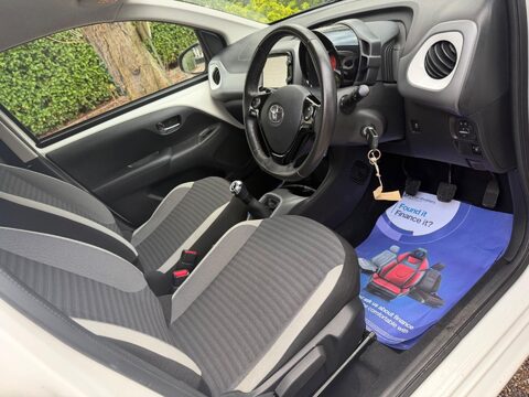 Toyota Aygo 1.0 VVT-i x-play Euro 6 5dr 8