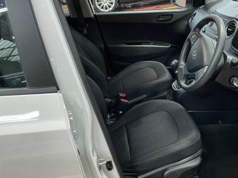 Hyundai i10 1.0 SE Euro 6 5dr 9