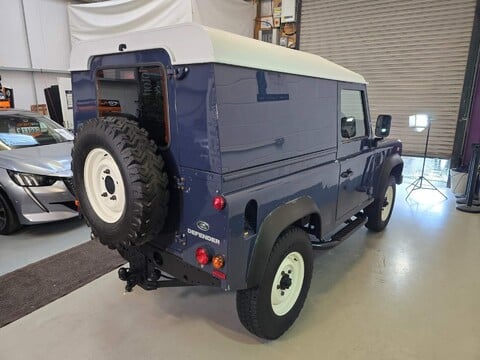 Land Rover Defender TD HARD TOP 2