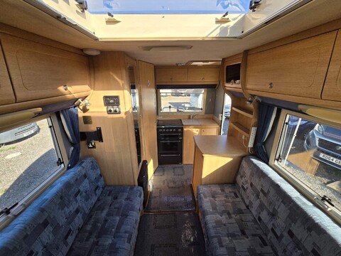 Auto-Sleepers Nuevo Motor Home 3