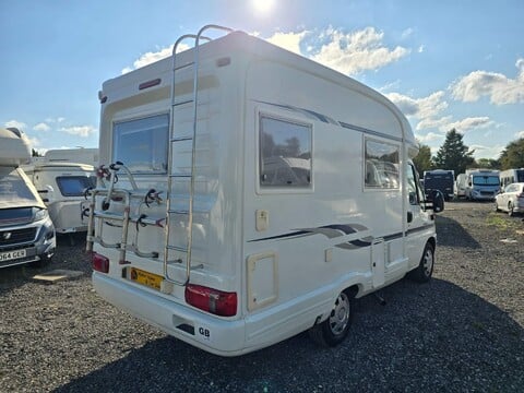 Auto-Sleepers Nuevo Motor Home 8