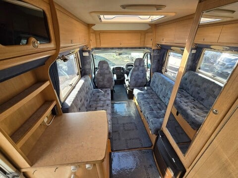 Auto-Sleepers Nuevo Motor Home 17